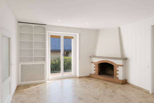 Foto Un Balcone sul Borgo: Respira la Bellezza di Brinzio