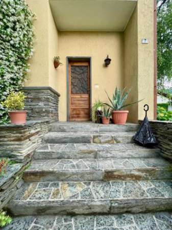Foto un casa singola.. ottimo trilocale arredato + posto auto
