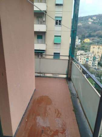 Foto una stanza in un appartamento di due locali (le stanze non sono comunicanti)