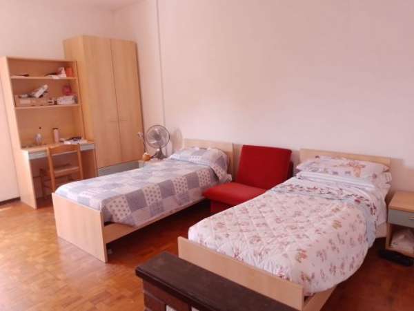 Foto URBINO STANZA PER RAGAZZE CAMERA SINGOLA CAMERA DOPPIA 3334611537
