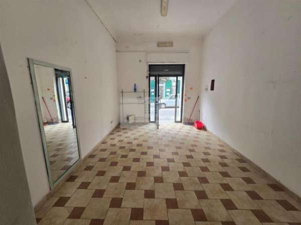 Foto VENDESI BASSO COMMERCIALE