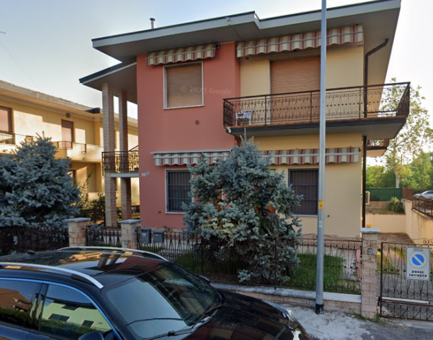 Foto VERONA - BORGO ROMA: STANZA ENORME (25mq) TUTTO INCLUSO!