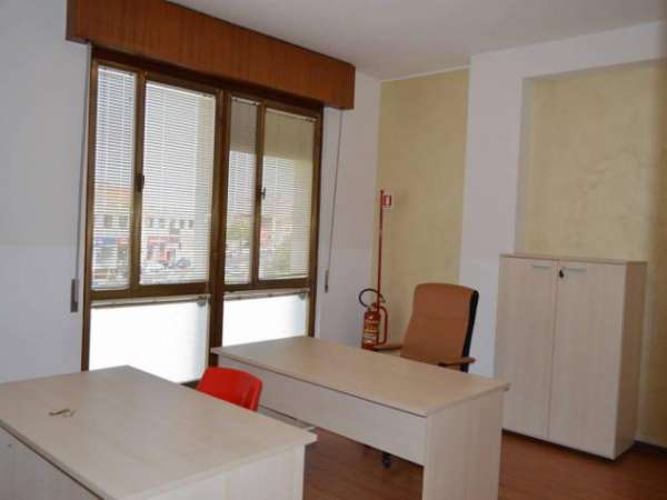 Foto Verona ufficio bilocale, fronte "Bauli", zona Zai Verona sud, adiacente "Adigeo", centro commerciale.