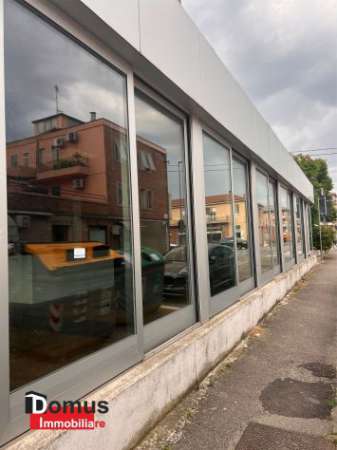 Foto VIA BOLOGNA LOCALE COMMERCIALE DI 250 MQ. CON AMPIE VETRINE