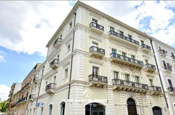 Foto VIA CAVOUR PRESTIGIOSO APPARTAMENTO CON POSTO AUTO