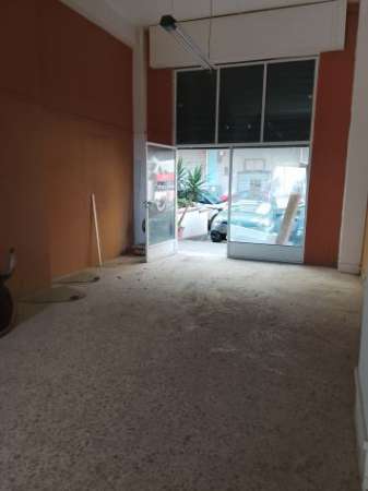 Foto Via Dante magazzino a destinazione commerciale