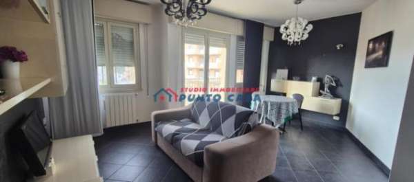 Foto VIA DEI PESCATORI � Appartamento arredato al 2p. s/a � 85 mq ca. � 3 vani + acc. Ristrutturato, edilizia popolare. Euro 450 CL G