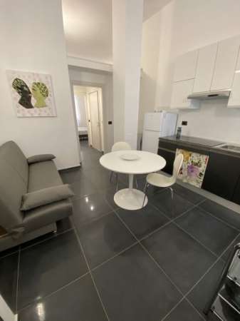 Foto VIA GARIBALDI PRESSI CENTRALISSIMO SIGNORILE ELEGANTE BILOCALE