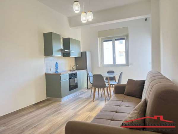 Foto Via Pasquale Andiloro - 4 piano trilocale finemente arredato