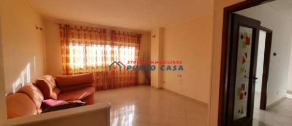 Foto VIA SALEMI � Appartamento vuoto al 2p c/a, mq 120 ca, 4 vani+accessori+posto auto scoperto. Buone condizioni, ottima posizione. Euro 550 CL F