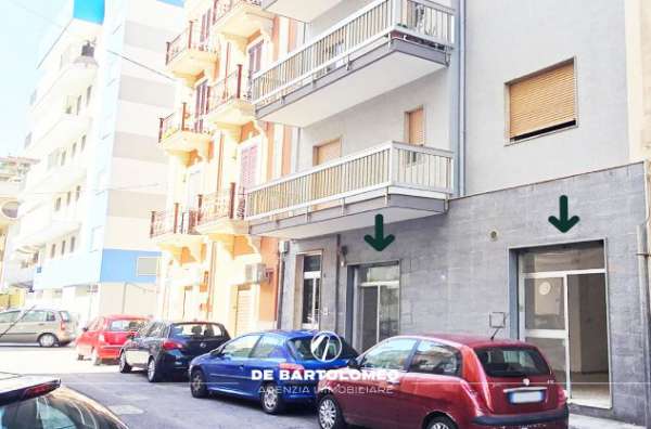 Foto VIA SOLITO LOCALE/DEPOSITO CON CORTILE DI PERTINENZA