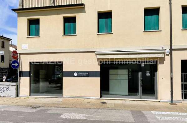 Foto VICENZA: in affitto splendido NEGOZIO open space