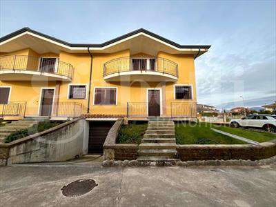 Foto Villa a schiera in Affitto, 3 Locali, 85 mq (Baia e Latina)