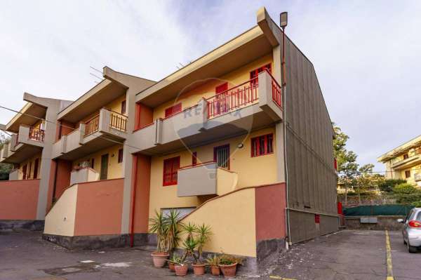 Foto Villa a schiera in affitto a Aci Castello
