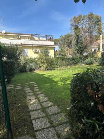 Foto Villa a schiera in affitto a Anzio