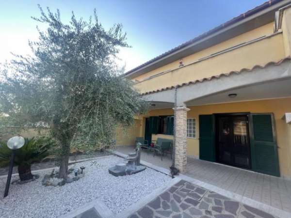 Foto Villa a schiera in affitto a Anzio