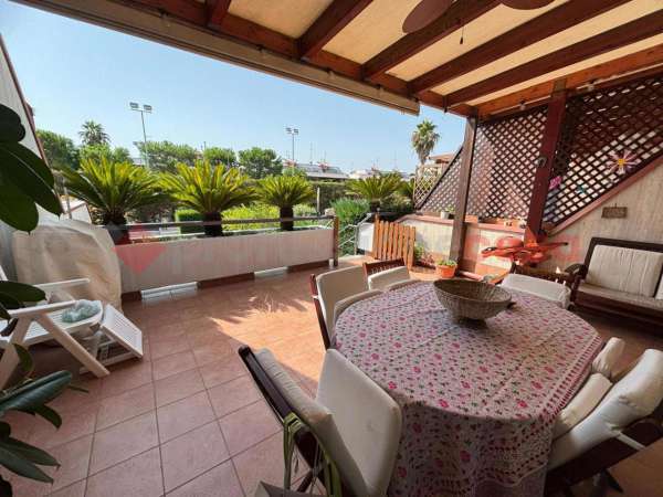 Foto Villa a schiera in affitto a Bari
