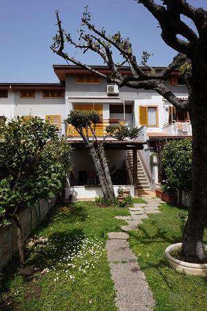 Foto Villa a schiera in affitto a Fiumicino