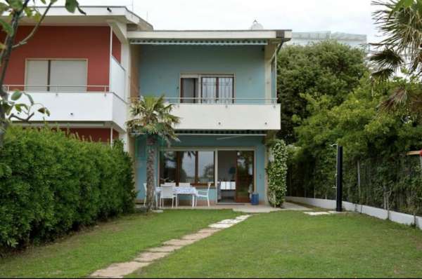 Foto Villa a schiera in affitto a Jesolo