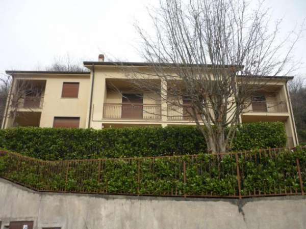 Foto Villa a schiera in affitto a Lecco - 5 locali 300mq
