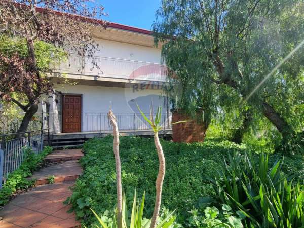 Foto Villa a schiera in affitto a Mascalucia