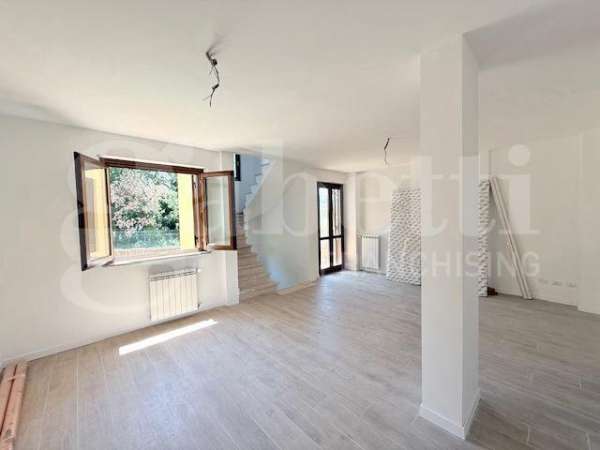 Foto Villa a schiera in affitto a Orte