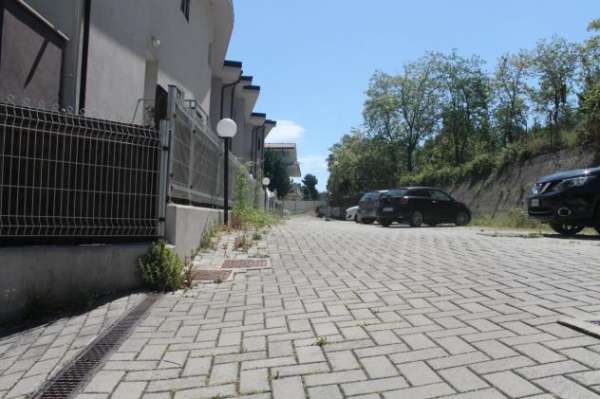 Foto Villa a schiera in affitto a Pescara