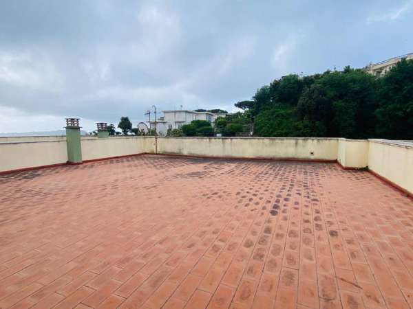 Foto Villa a schiera in affitto a Pozzuoli