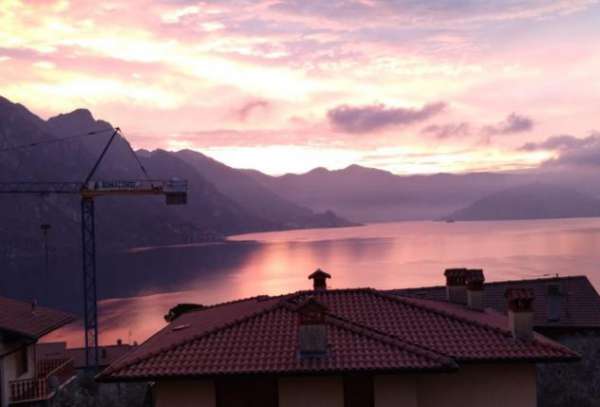 Foto Villa a schiera in affitto a Riva di Solto
