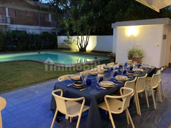 Foto Villa bifamiliare in affitto a Fiumicino