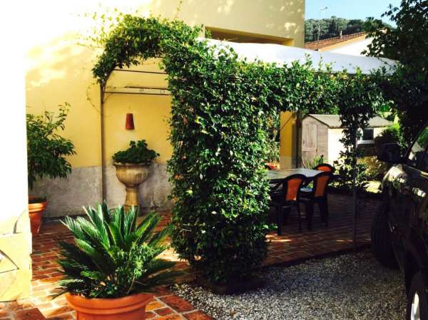Foto Villa bifamiliare in affitto a Massarosa