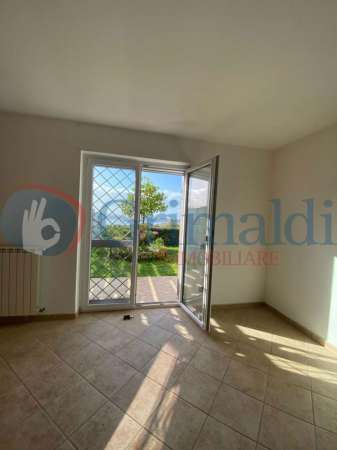 Foto Villa bifamiliare in affitto a Pozzuoli