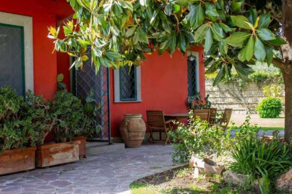 Foto Villa con meraviglioso giardino Via Melani 6 posti letto - Infernetto
