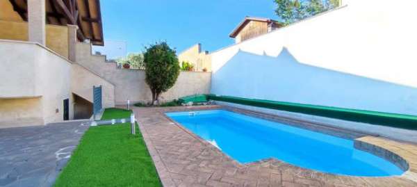 Foto Villa con piscina Via Bustini 7 posti letto (2 letti aggiuntivi su richiesta)-  Infernetto