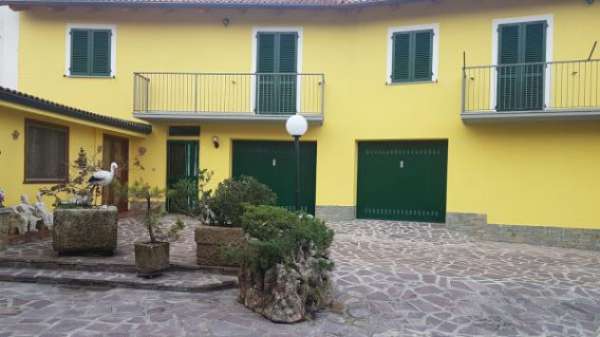 Foto Villa di 100 m con 4 locali e box auto in affitto a Azzano d'Asti