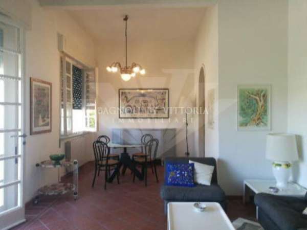 Foto VILLA di 12 vani e di 200 mq (PIETRASANTA) rif. 003/AFF