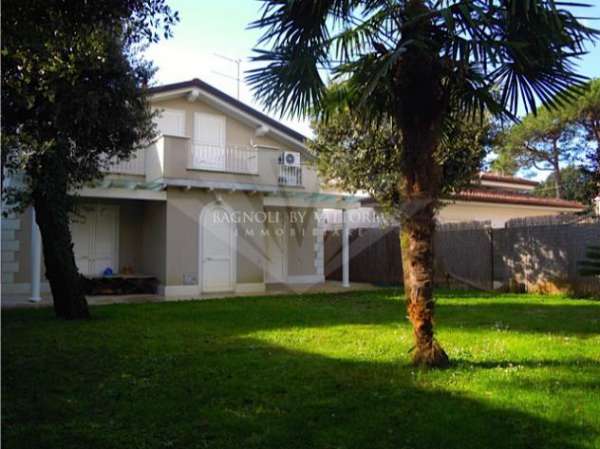 Foto VILLA di 4 vani e di 200 mq (PIETRASANTA) rif. 744/A