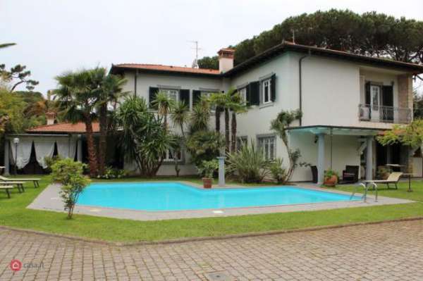 Foto Villa di 500mq a Forte dei Marmi