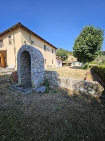 Foto VILLA di 8 vani e di 250 mq (POGGIO A CAIANO) rif. CA-VILL