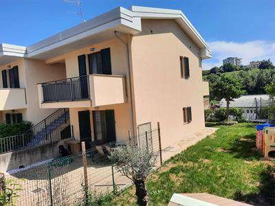 Foto Villa in Affitto, 4 Locali, 120 mq, Macerata