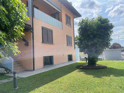 Foto Villa in Affitto, 5 Locali, 200 mq, Sesto Calende