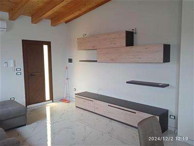 Foto Villa in Affitto a 650€