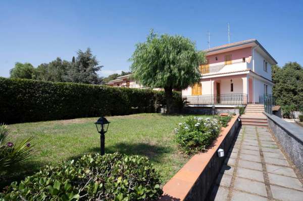 Foto Villa in affitto a Aci Sant'Antonio
