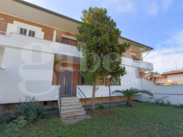 Foto Villa in affitto a Anzio