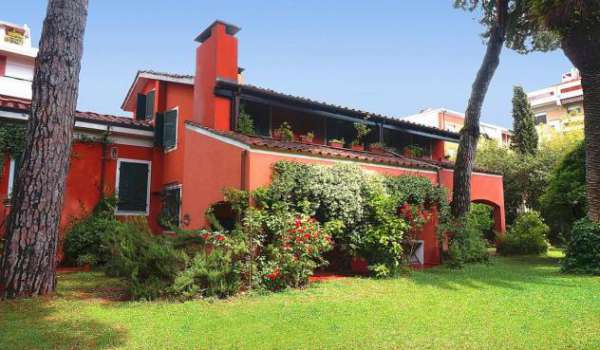 Foto Villa in affitto a Avenza - Carrara 450 mq  Rif: 1341171