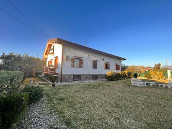 Foto Villa in affitto a Bellizzi - 9 locali 160mq
