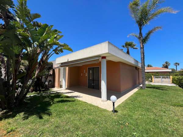 Foto Villa in affitto a Brindisi