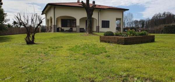 Foto Villa in affitto a Cervaiolo - Montignoso 180 mq  Rif: 1123297