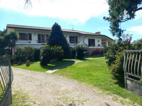 Foto Villa in affitto a Cervaiolo - Montignoso 180 mq  Rif: 1265303