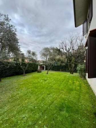 Foto Villa in affitto a Forte dei Marmi 130 mq  Rif: 1302387